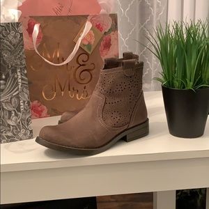 Arizona 1 inch heel bootie